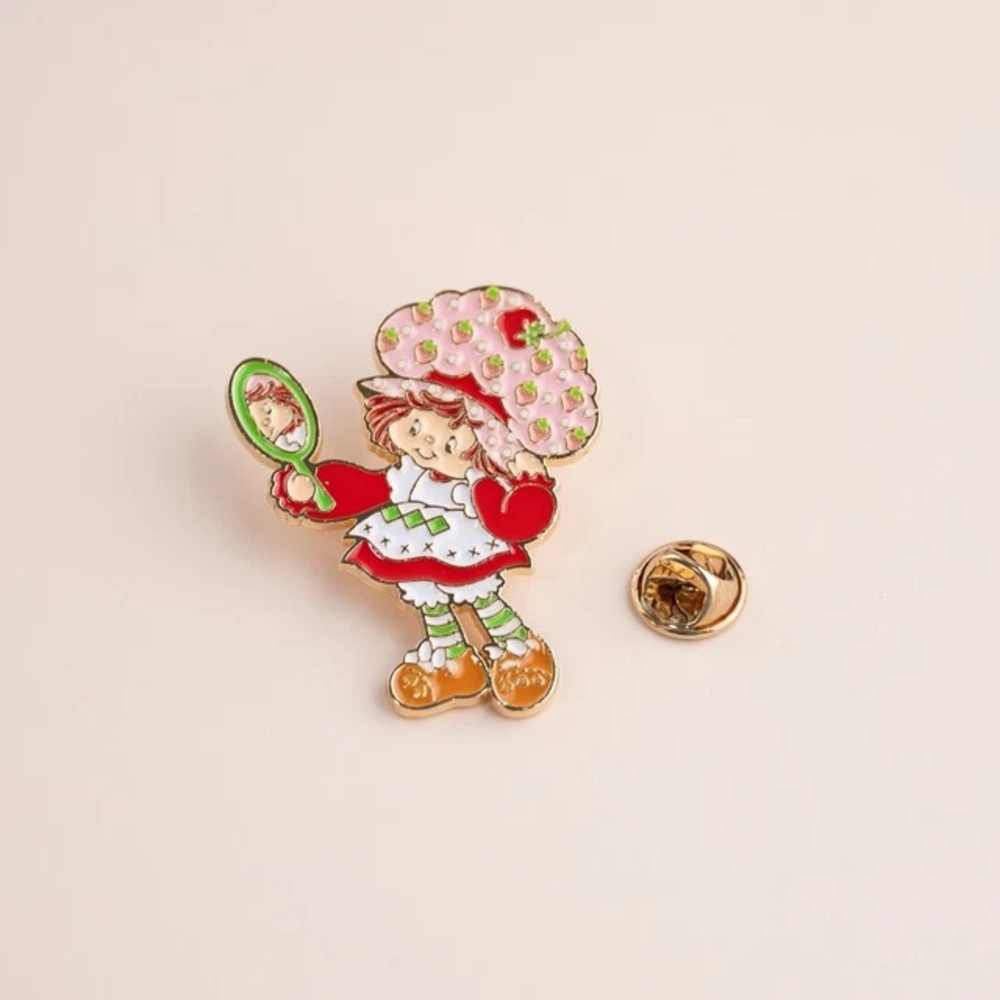 Strawberry Shortcake Enamel Pin NWOT

1 for $6
2 for $8
3 for $12
4 for $15
